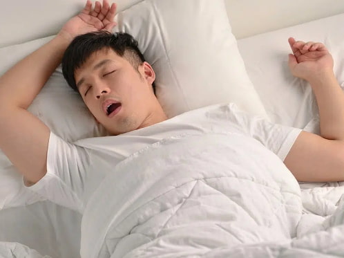 Guy-sleeping-with-mouth-open